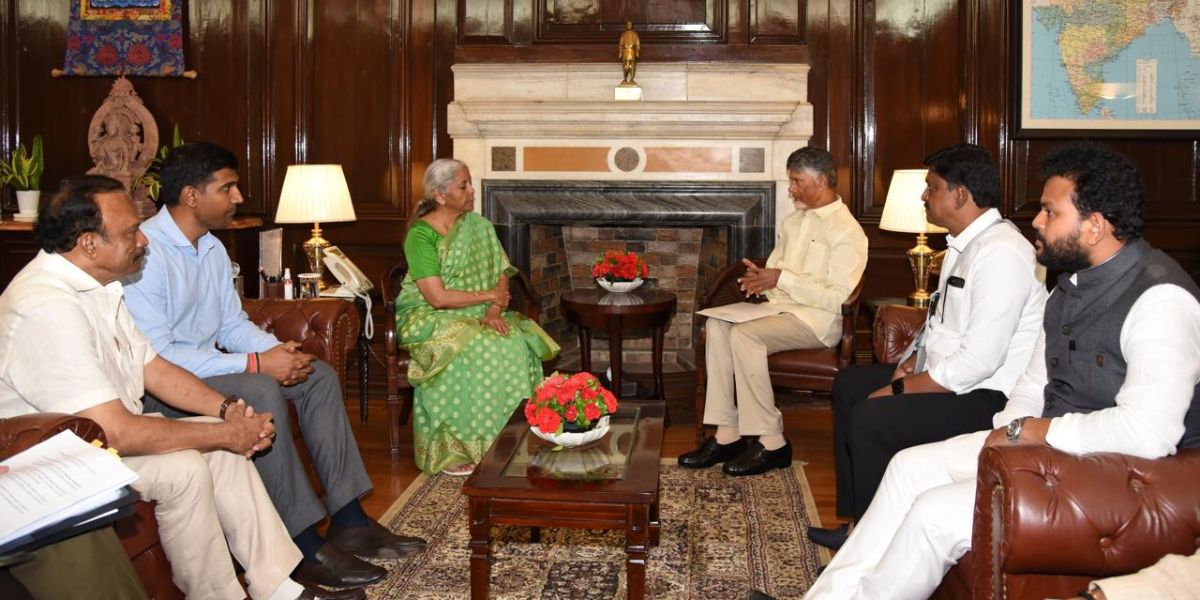 Andhra Pradesh Chief Minister N Chandrababu Naidu in a meeting with Union Finance Minister Nirmala Sitharaman. (X)