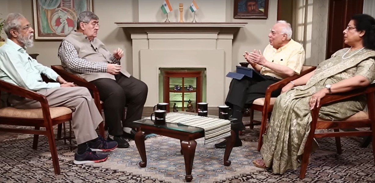 Kapil Sibal with Justices Lokur, Kaul and Gupta