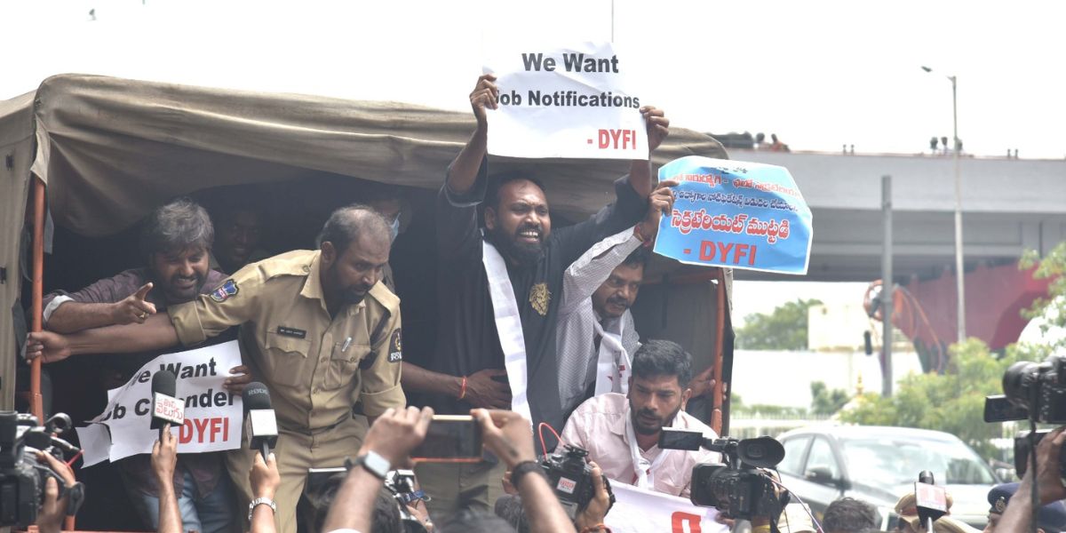 Student protest Telangana Secretariat