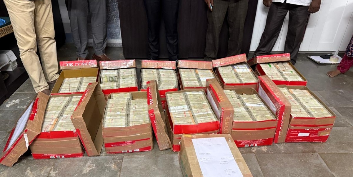 SIT seizes Rs 11 crore from a farm house in Shamshabad SIT seizes Rs 11 crore from a farm house in Shamshabad