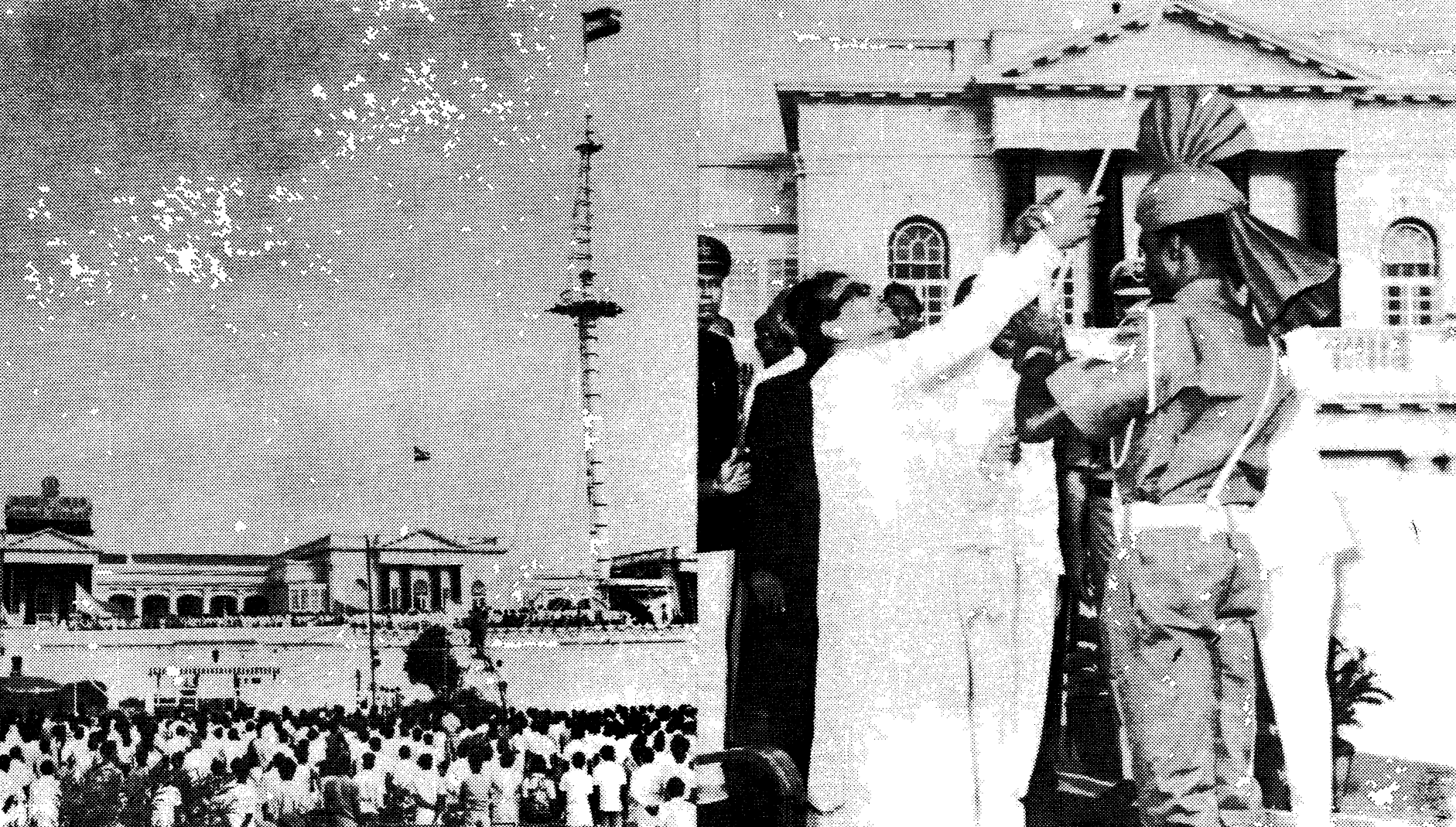 Independence day 1974 M Karunanidhi hoisting the national flag
