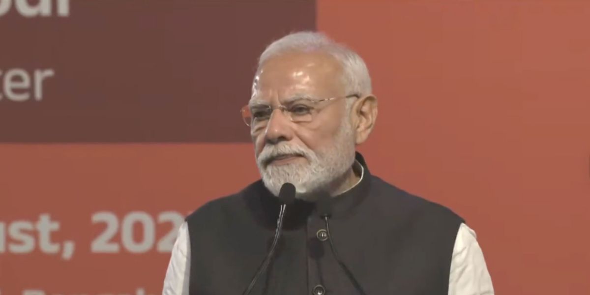 Narendra Modi speaking in Bengaluru. Narendra Modi speaking in Bengaluru.