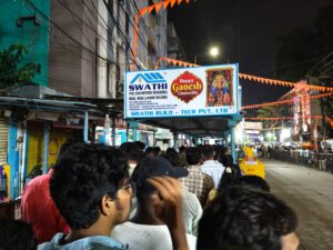 People queueing up for Bada Ganesh despite the rains