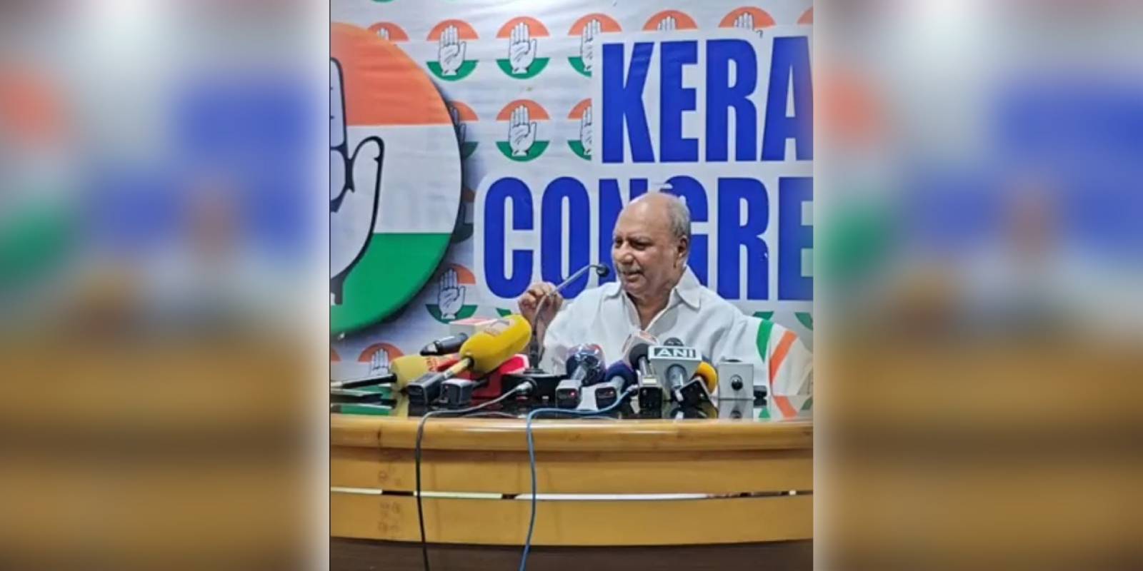 AK Antony addresses press AK Antony addresses press