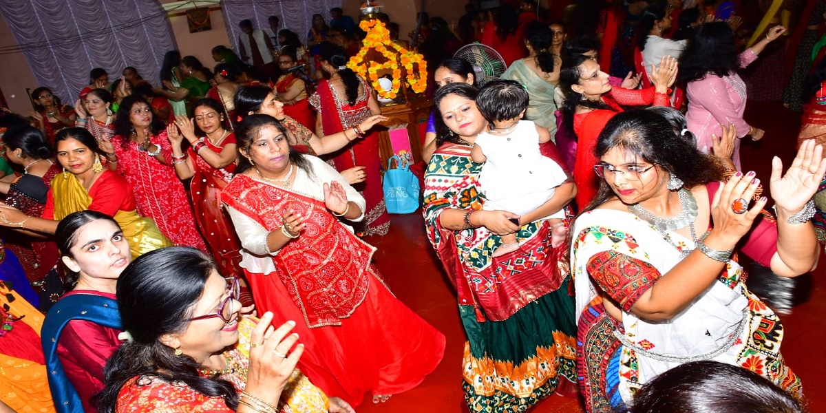 Women performing Garba during the Navratri celebrations at Shri Samudri Matha Mandir in Mattancherry.