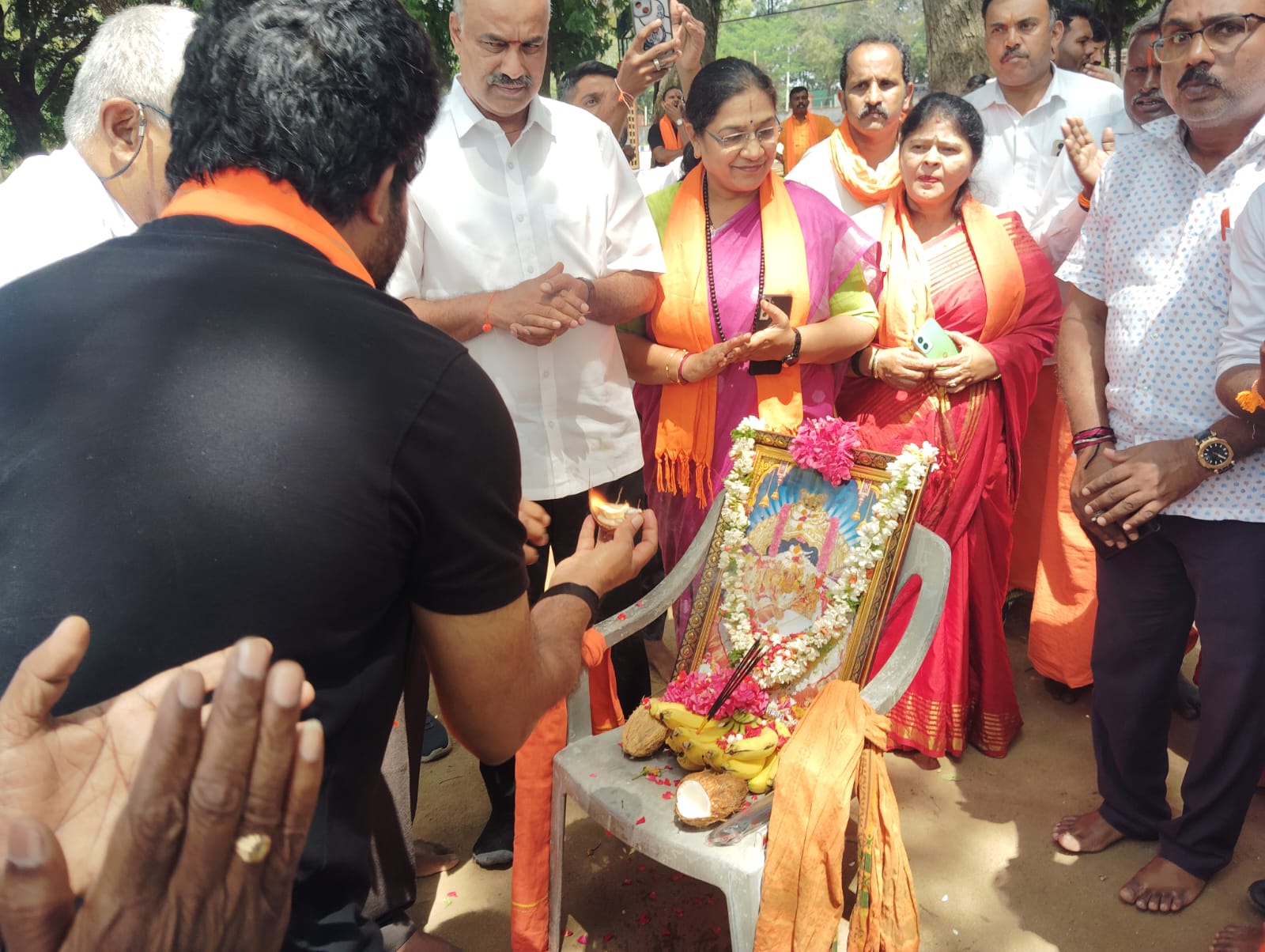 Hindu Jagarana Vedike activists at Kuruburahalli Circle in Mysuru on Tuesday, 9 September.