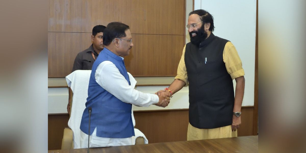 Telangana Irrigation Minister N Uttam Kumar Reddy met Chhattisgarh Chief Minister Vishnu Deo Sai.