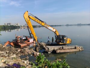 Cranes clearing out debris from Hussain Sagar