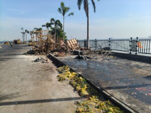 Heaps of garbage along Necklace Road