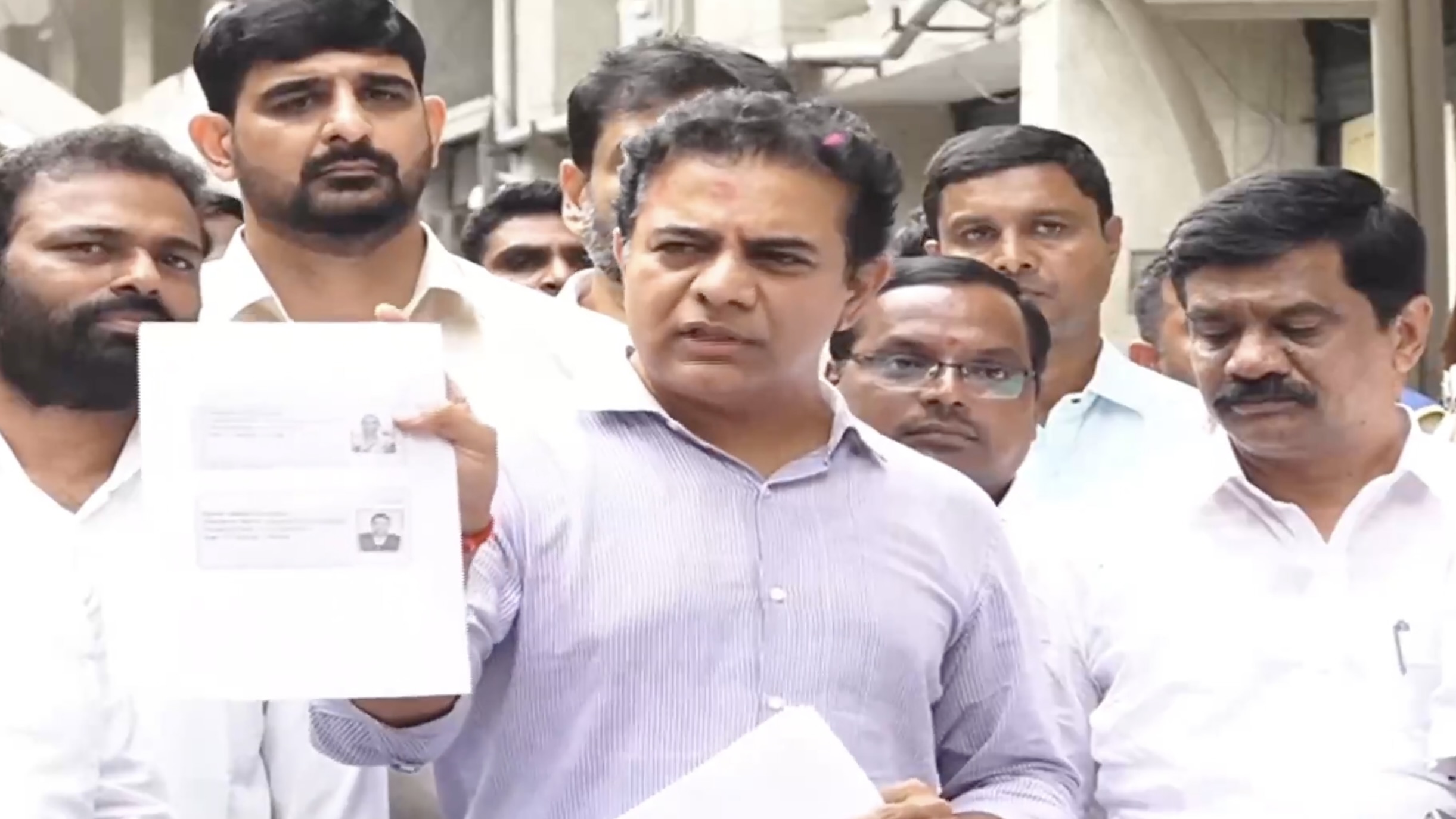 KTR remarked that while Rahul Gandhi speaks about “vote theft” elsewhere, the Congress is doing the same to secure victory in Jubilee Hills.