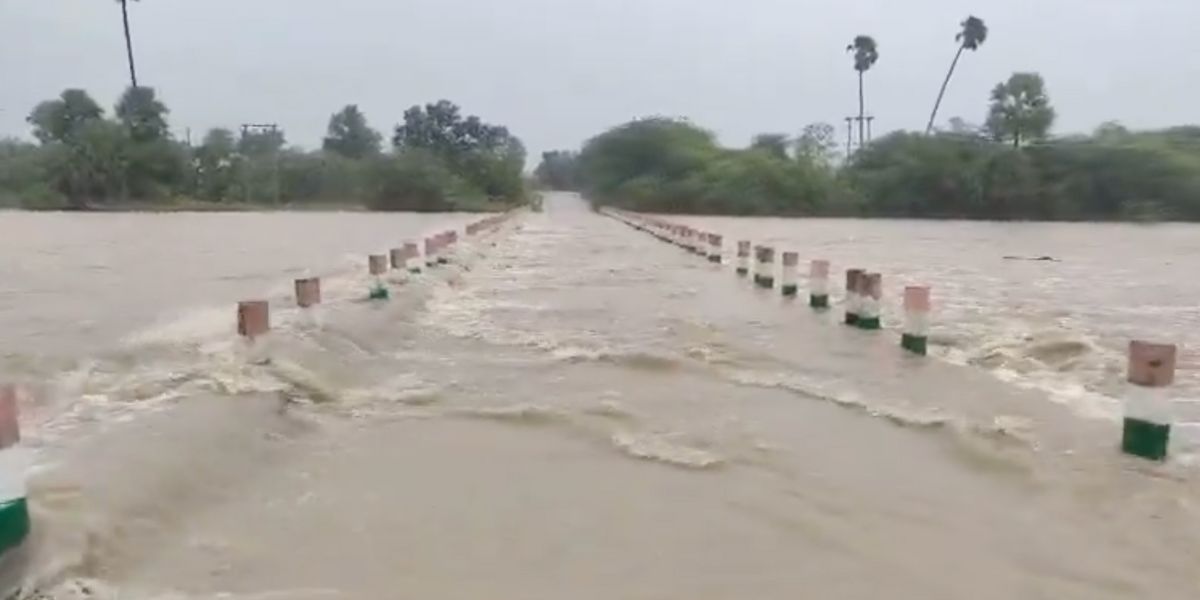 Flooding on a brigde in Gudipalli, Devarakonda.