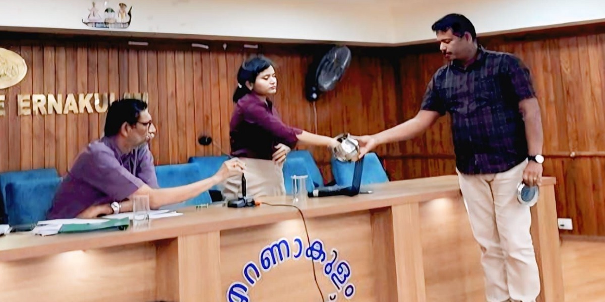 Ernakulam District Collector G. Priyanka conducting the lottery to determine ward reservations.