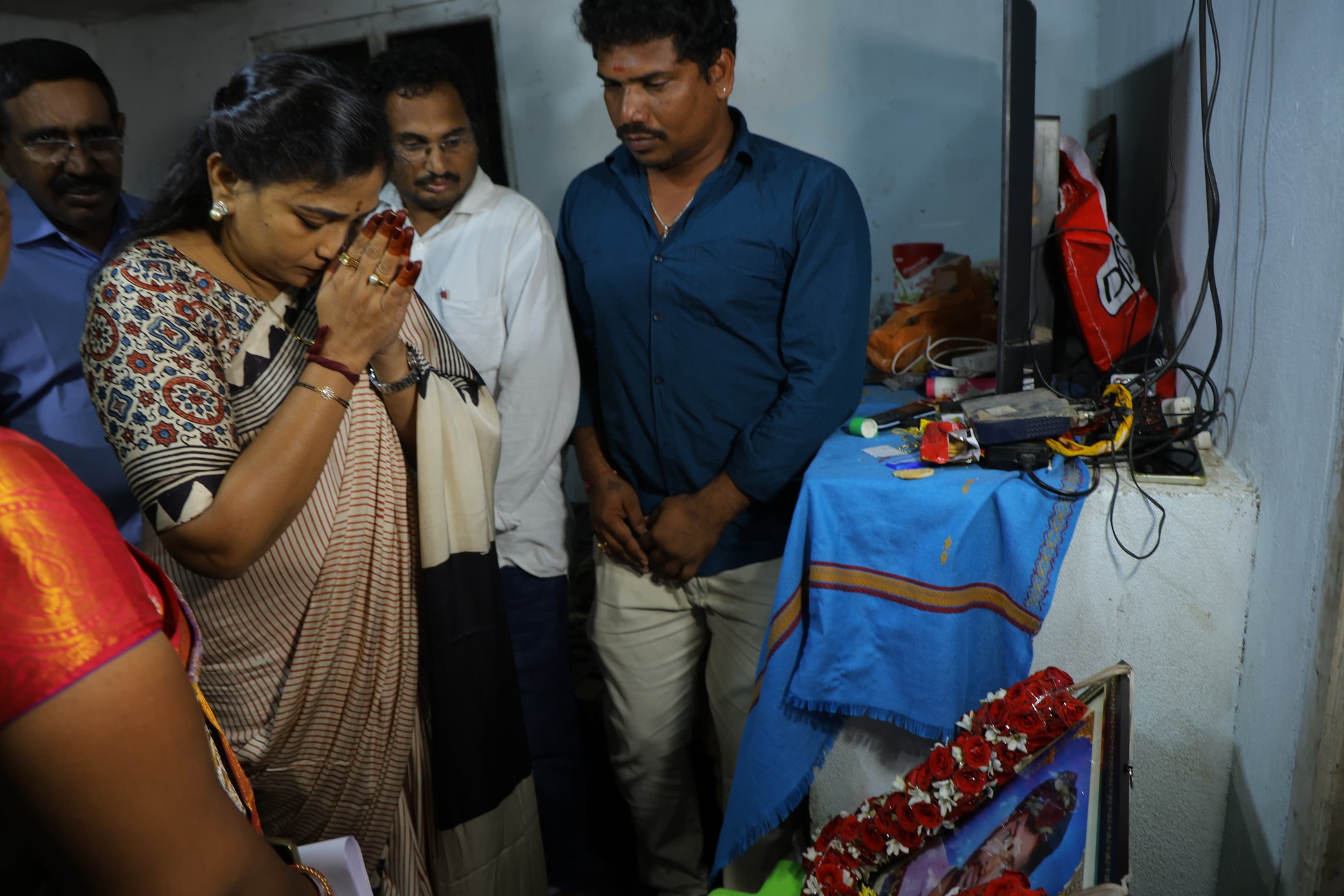 Home Minister Anitha Vangalapudi visited the bereaved family soon after the incident.