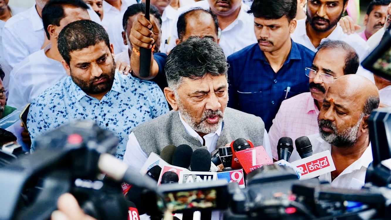 Shivakumar dismissed suggestions of internal discord, describing Siddaramaiah’s words as “veda vaakya”. (X)