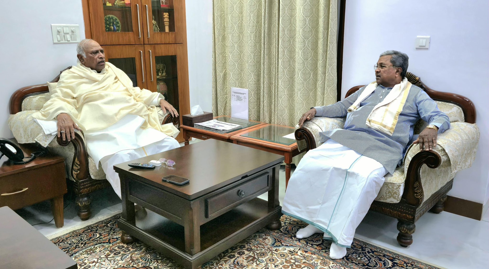 Karnataka CM Siddaramaiah with Congress president Mallikarjun Kharge. Credit: x.com/siddaramaiah