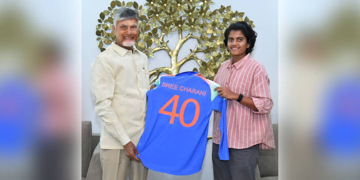 Indian cricketer Sri Charani meets Naidu