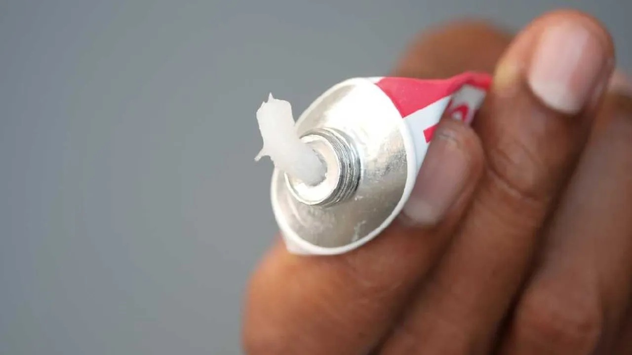 medical representatives often passed on half-knowledge to non-dermatologists, who then prescribed these formulas inappropriately.