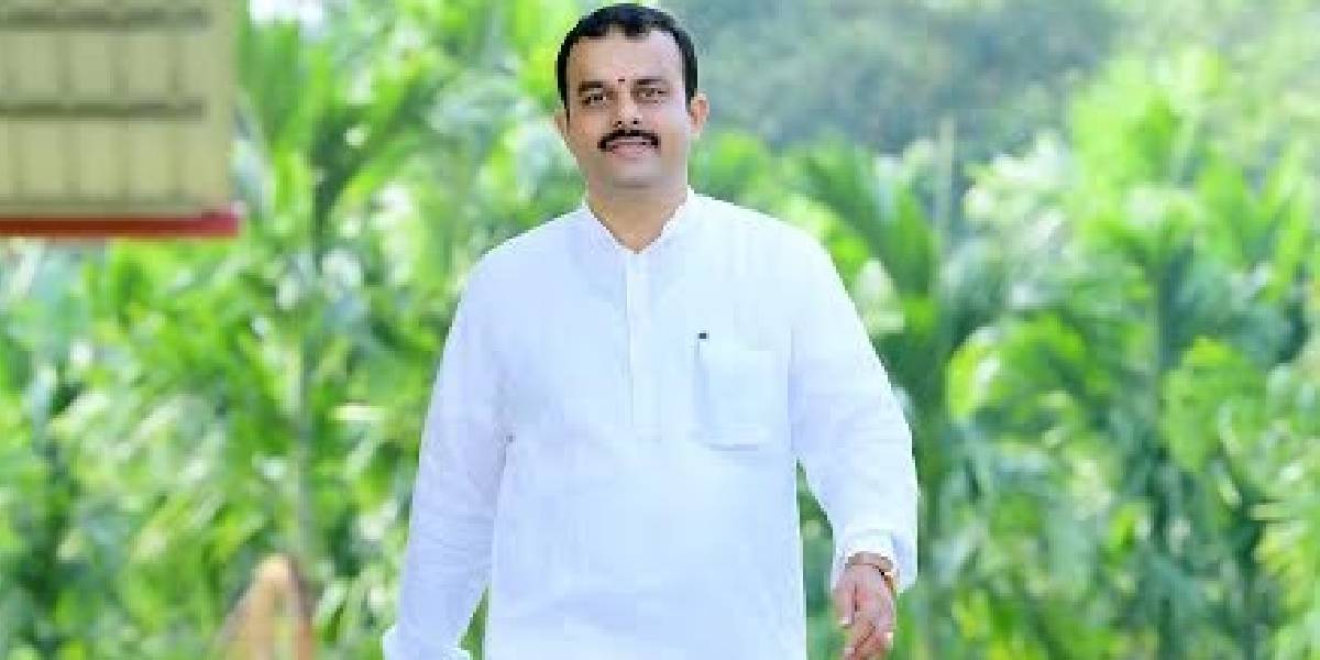 Sunil Kumar said the power struggle within the Congress was hampering the administration.