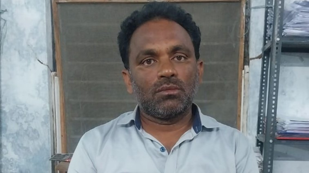 Karne Chander, Assistant Labour Officer, Khammam Dist., was caught by Telangana ACB for demanding and accepting the bribe of Rs 15,000. Credit: x.com/TelanganaACB