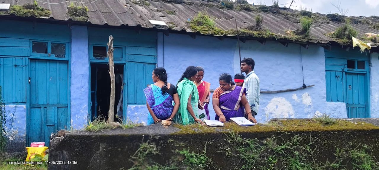 BLO's issuing forms in Manjolai