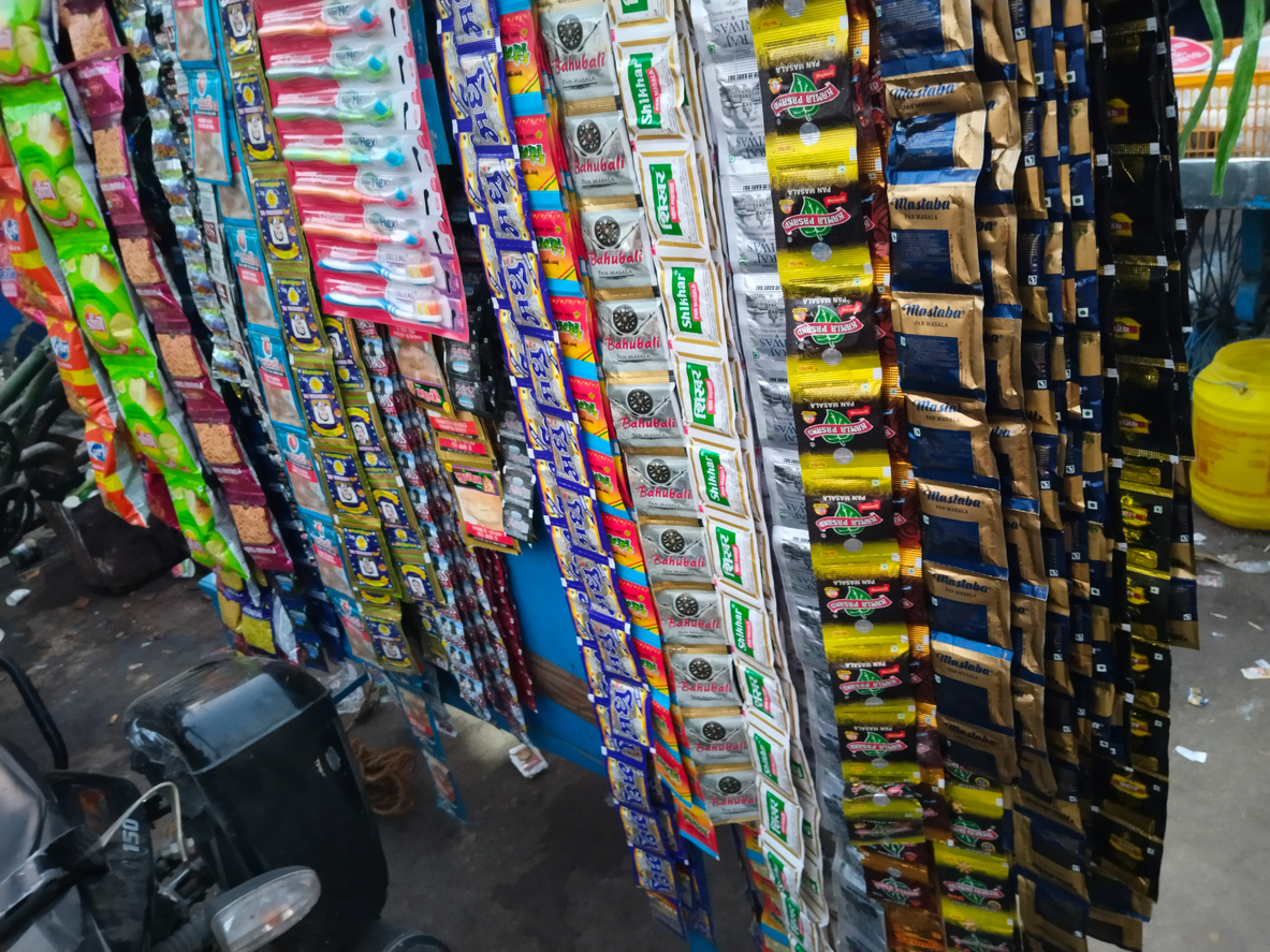 Packets of gutka and pan masala pouched displayed for sale at a tobacco shop. Credit: iStock