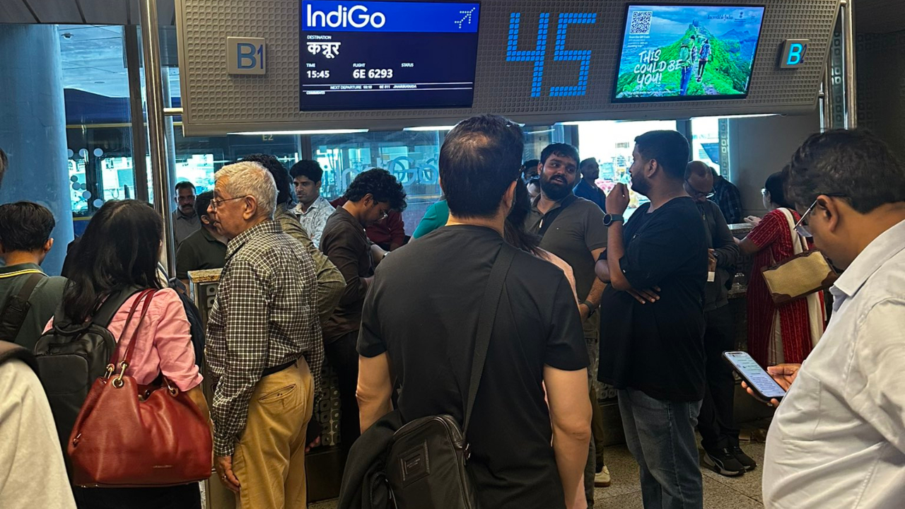 IndiGo, which operates approximately 2,200 flights a day, admitted that its operations had been “severely disrupted” and issued a sincere apology to affected customers. Credit: x.com/rahulpandita