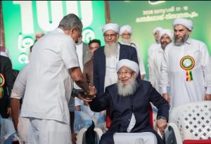 Chief Minister Pinarayi Vijayan with Kanthapuram AP Aboobacker Musliyar.