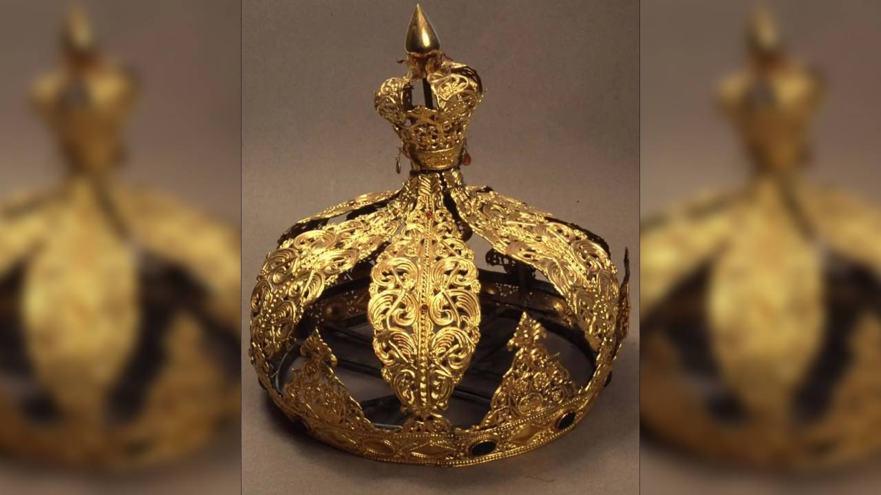 The Gold Torah Crown gifted to the Paradesi Synagogue
