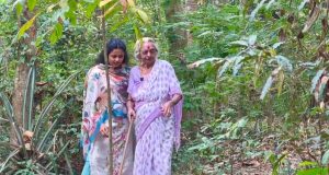 Devaki Amma with her great-grandchild at Tapovanam.