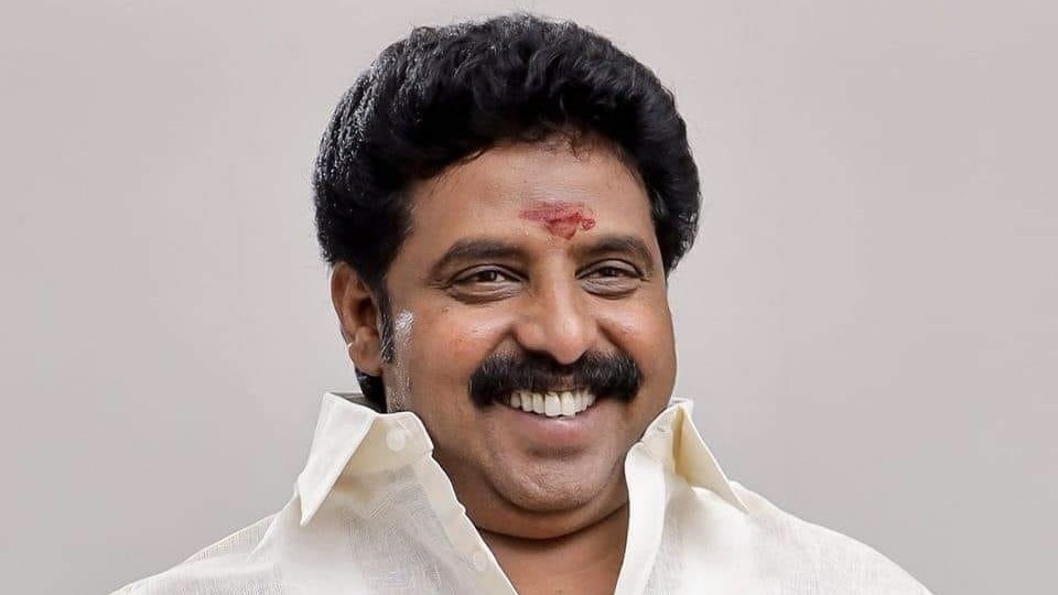 DMK yet to act after video appears to show Srirangam MLA Palaniyandi attacking reporter