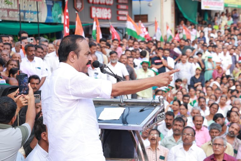 VD Satheesan addressing a meeting in Kannur as part of the Puthuyuga Yatra.