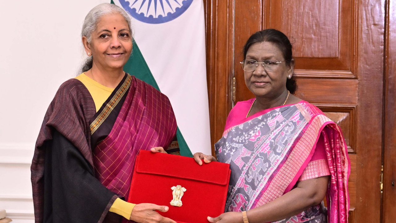Finance Minister Nirmala Sitharaman with President Droupadi Murmu. Credit: x.com/rashtrapatibhvn
