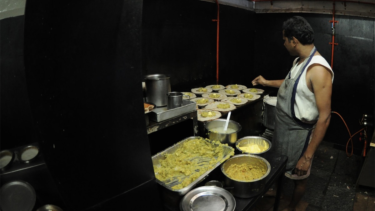 Trimmed menus, reduced hours: How Bengaluru eateries are adjusting to LPG shortage