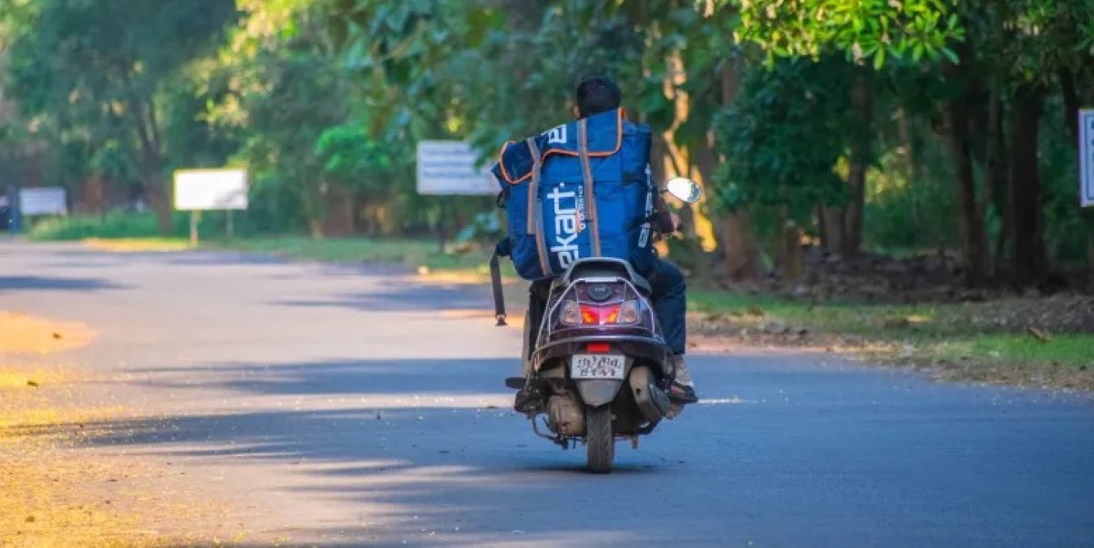 A welfare fund will be created through a 1-2% levy on transactions, from which insurance, pension and maternity benefits will be provided.