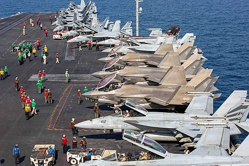US warplanes on the deck of USS Abraham Lincoln.
