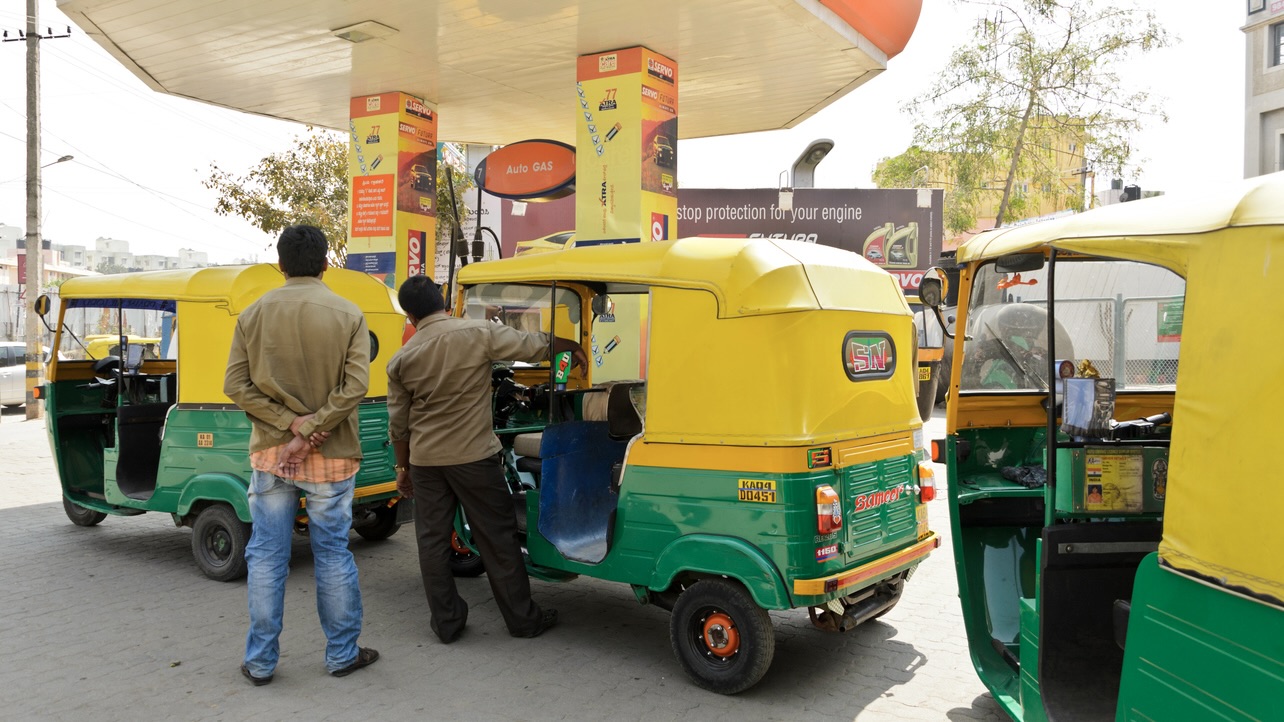 Ground report: LPG shortage leaves Bengaluru auto drivers in long queues, with fewer rides and lower incomes