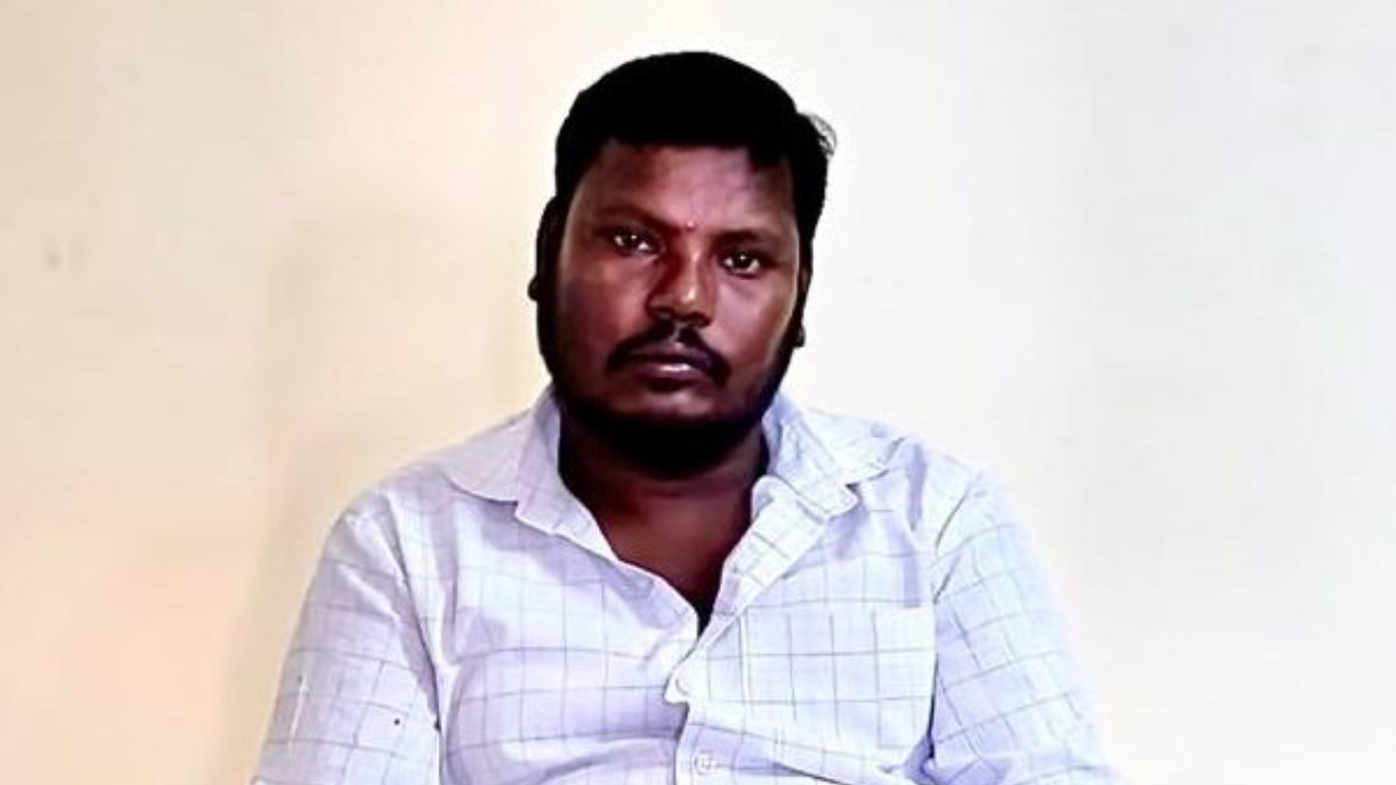 Pappula Ramesh, Asst Lineman, TGSPDCL. Credit: x.com/TelanganaACB