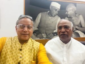 Shashi Tharoor met Mallikarjun Kharge