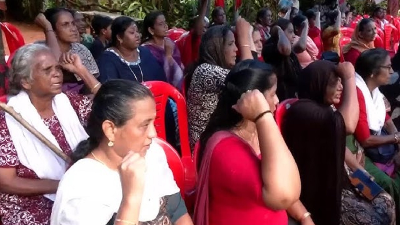 Residents of the Pariyathukavu settlement are protesting against the eviction drive