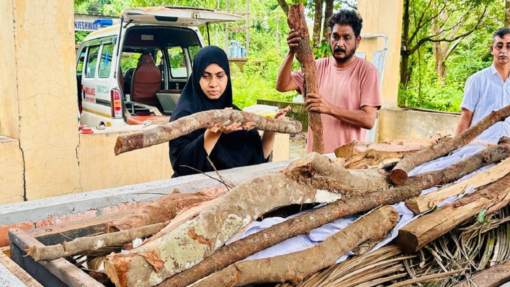 In Kerala, a Muslim woman gave a former RSS worker a dignified farewell. Then came the politics
