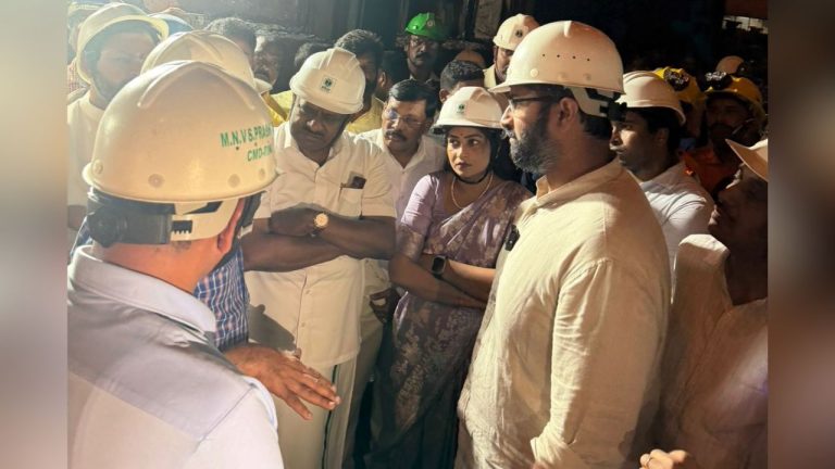 Union Minister HD Kumaraswamy visits Vizag Steel plant, orders inquiry and assures support to victims