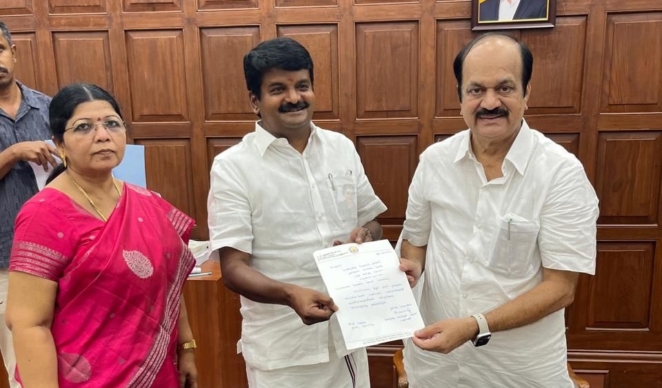 C Vijayabaskar (Centre) submits his resignation to Speaker JCD Prabhakar. Special Secretary R Shanthi is also seen.