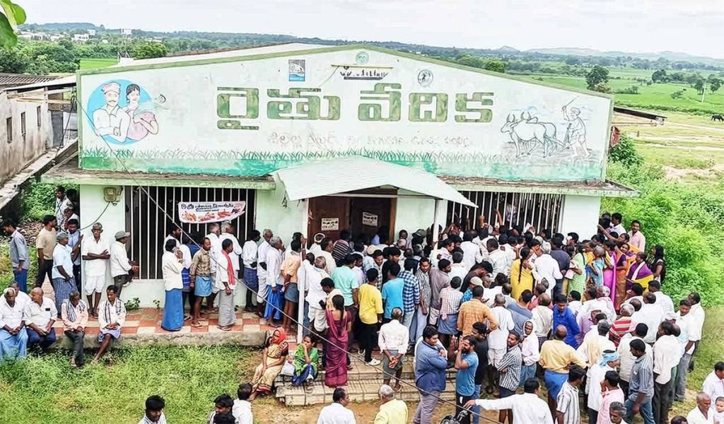 Ground Report: Fertilizer App's glitches are forcing us back to queues, say Telangana's farmers