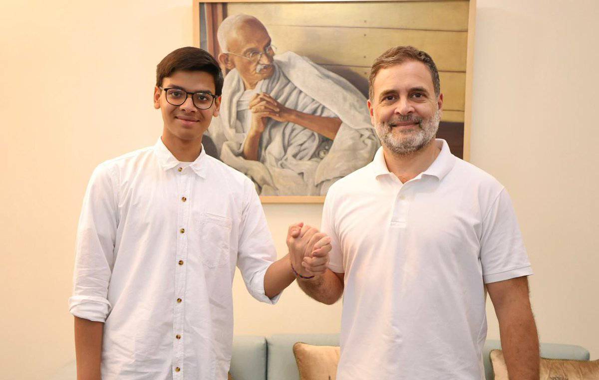 Rahul Gandhi seen here with Sarthak Siddhant, one of the four who exposed the CBSE OSM flaws.
