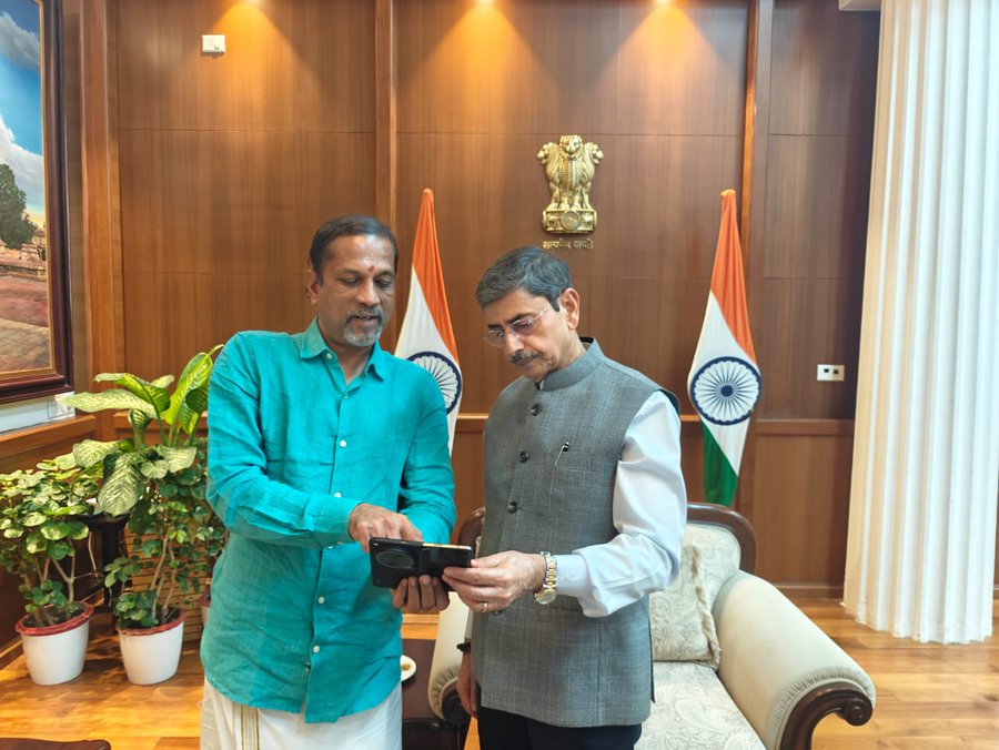 Sridhar Vembu seen with External Affairs Minister S Jaishankar.