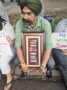 People from far and near, of all genders, caste, class and creed, arrived at Jantar Mantar to participate in the agitation.