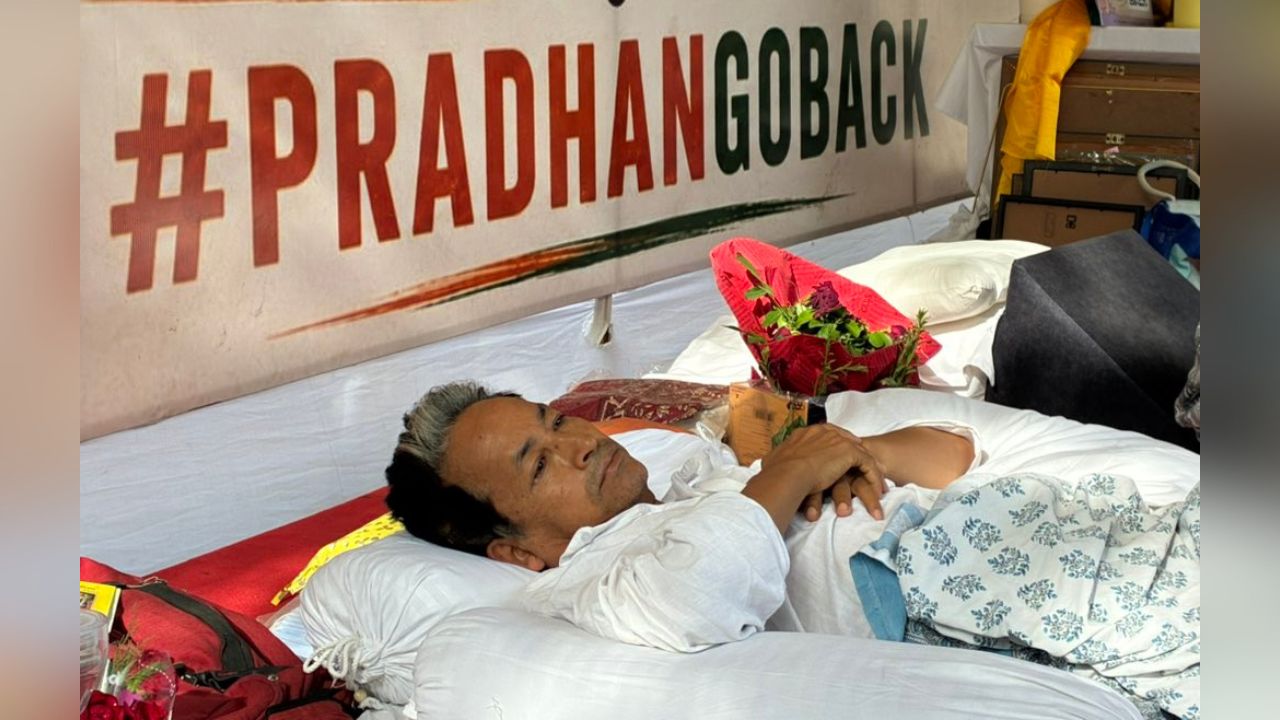 Sonam Wangchuk at the protest site in Jantar Mantar.