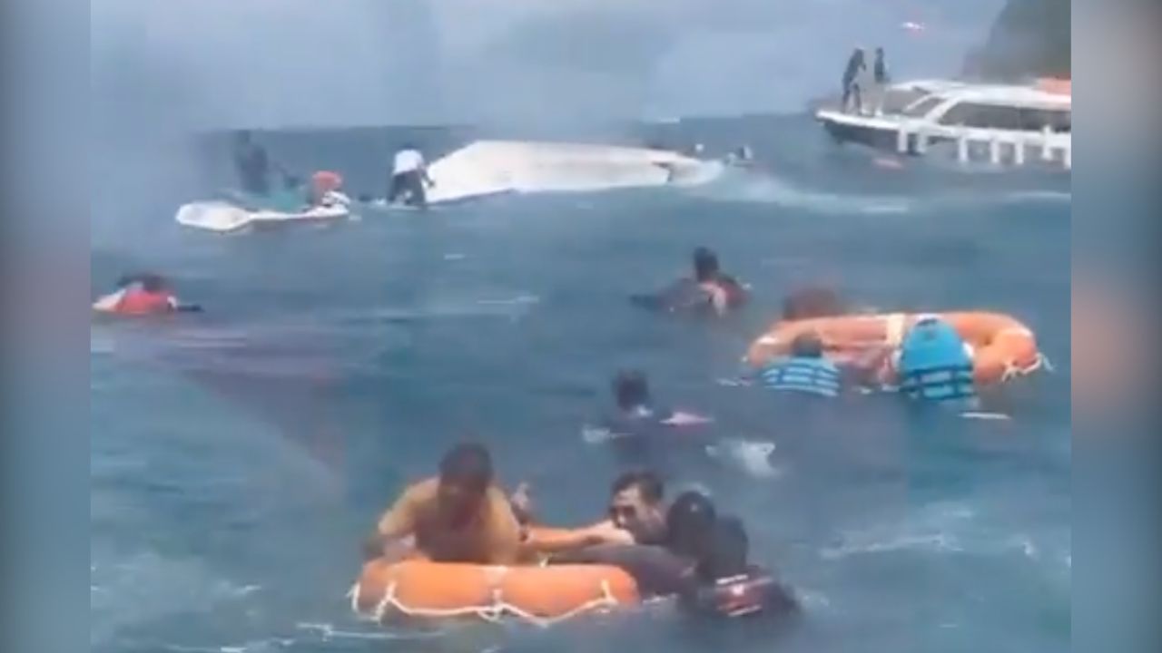 The boat was carrying visitors from Vietnam's An Thoi sea region to Hon May Rut Ngoai Island.