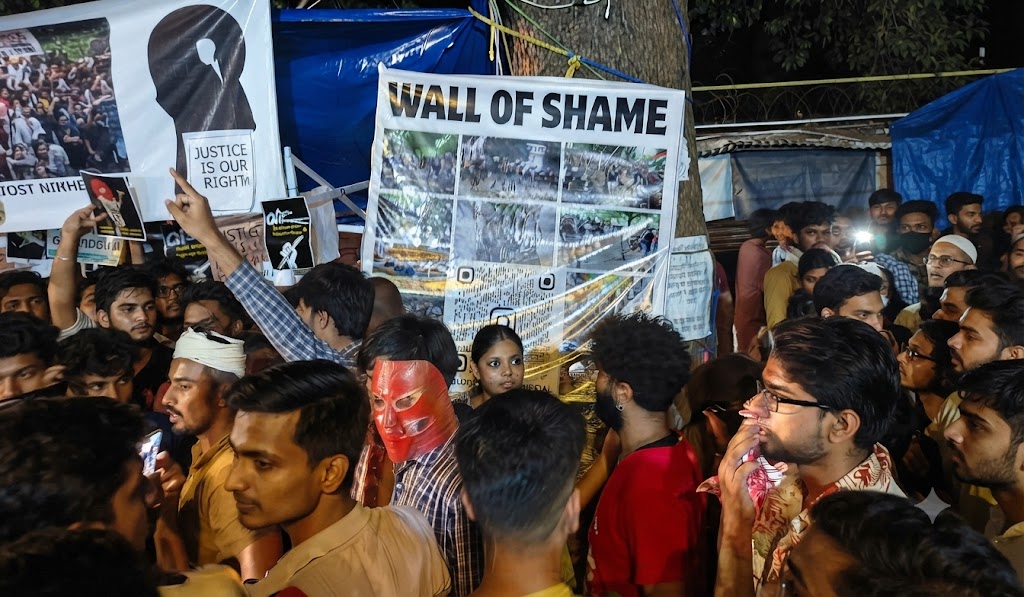 Why are certain political parties refusing to speak up on the Jantar Mantar police action?