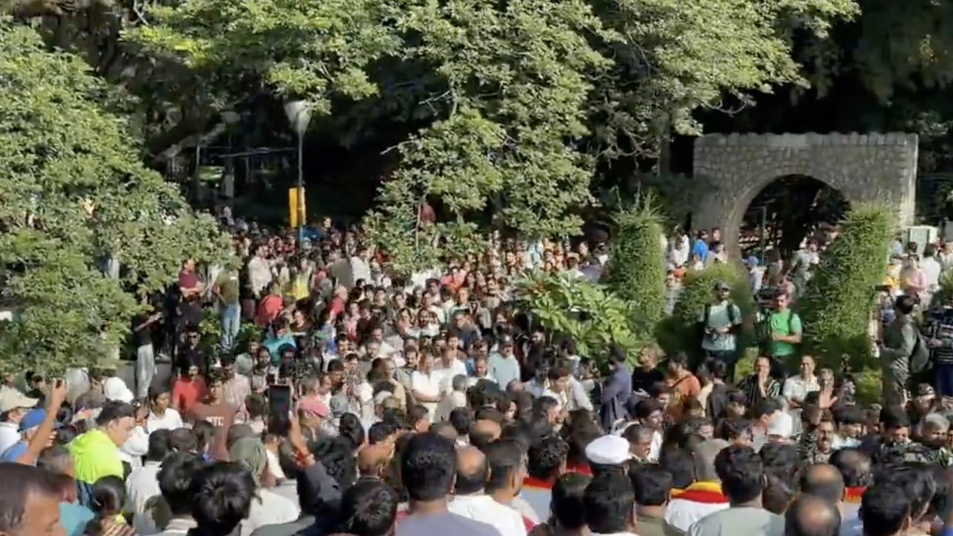 ‘Abandon tunnel road’: Thousands gather at Lalbagh against Karnataka govt’s amendment to Parks Act